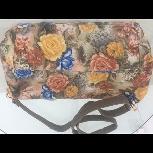 Floral w/ gold metallic accent thread shoulder bag